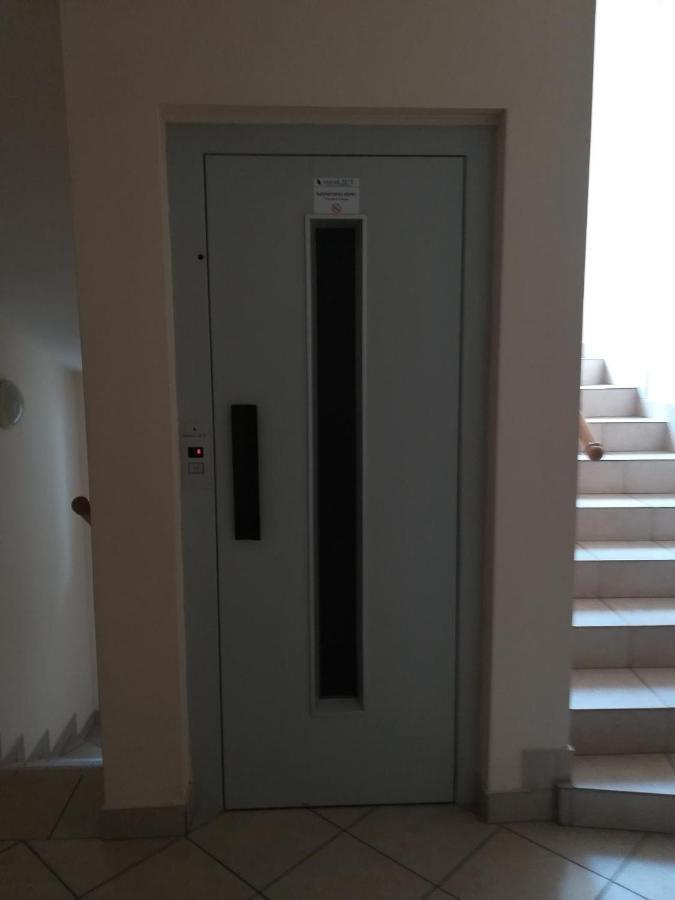 Homy Apartment in Buda, with safe garage&terrace Budapest Bagian luar foto