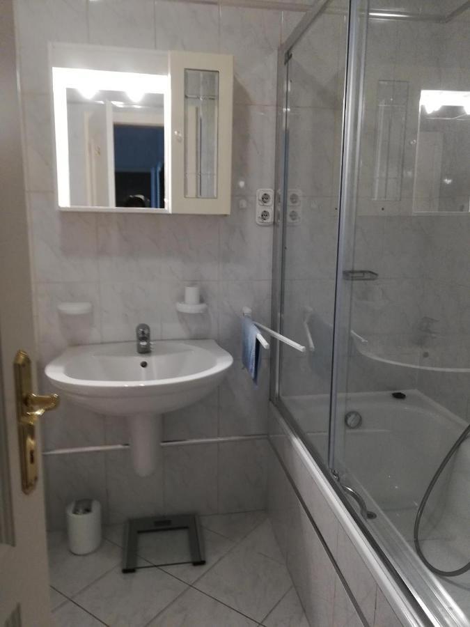 Homy Apartment in Buda, with safe garage&terrace Budapest Bagian luar foto